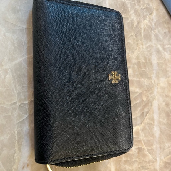 Tory Burch Robinson Zip Continental Wallet - Picture 1 of 3